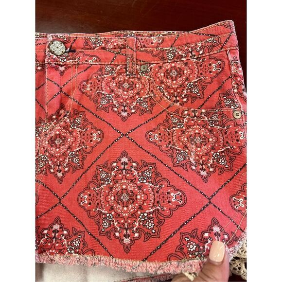 No Boundaries Red Hanky Code Bandana Pride Crochet Lace Trim Short Shorts sz 17 - Picture 3 of 6